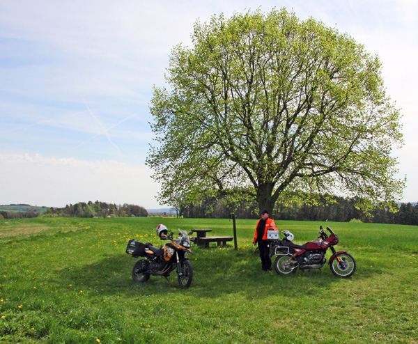 Motorradwandern mitten in der Natur